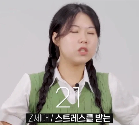 혼밥하는 직원 세대별 반응.jpg_13.webp