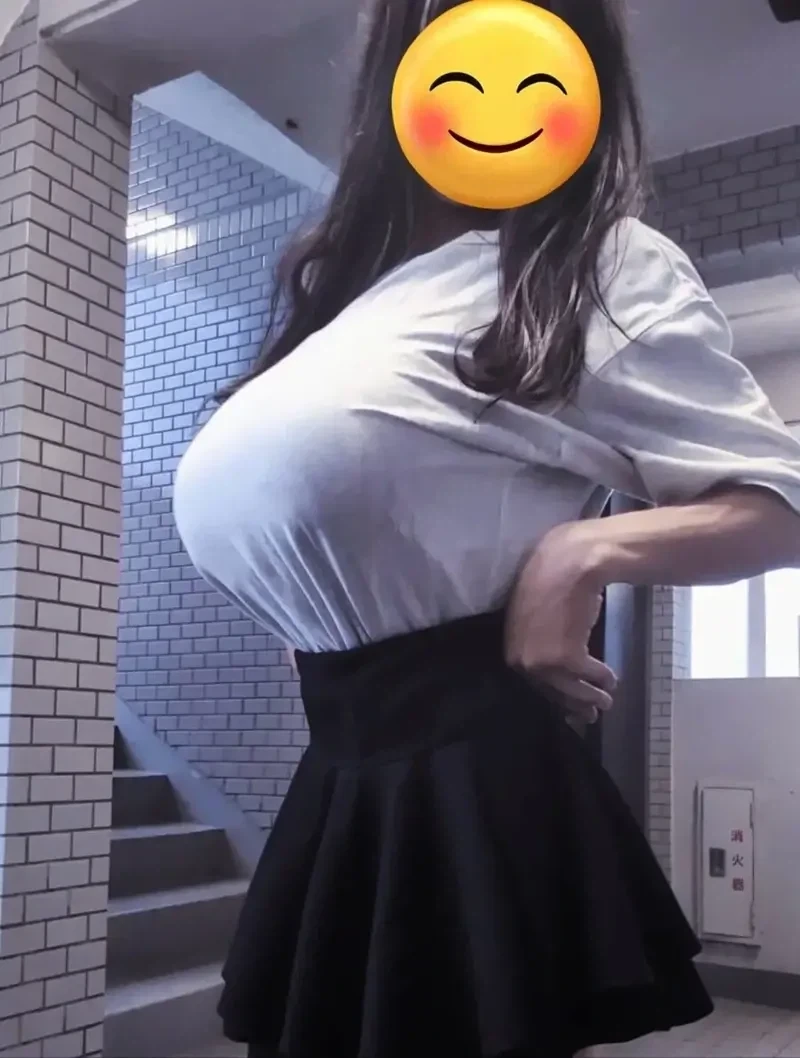 현실적인 가슴크기_1.webp