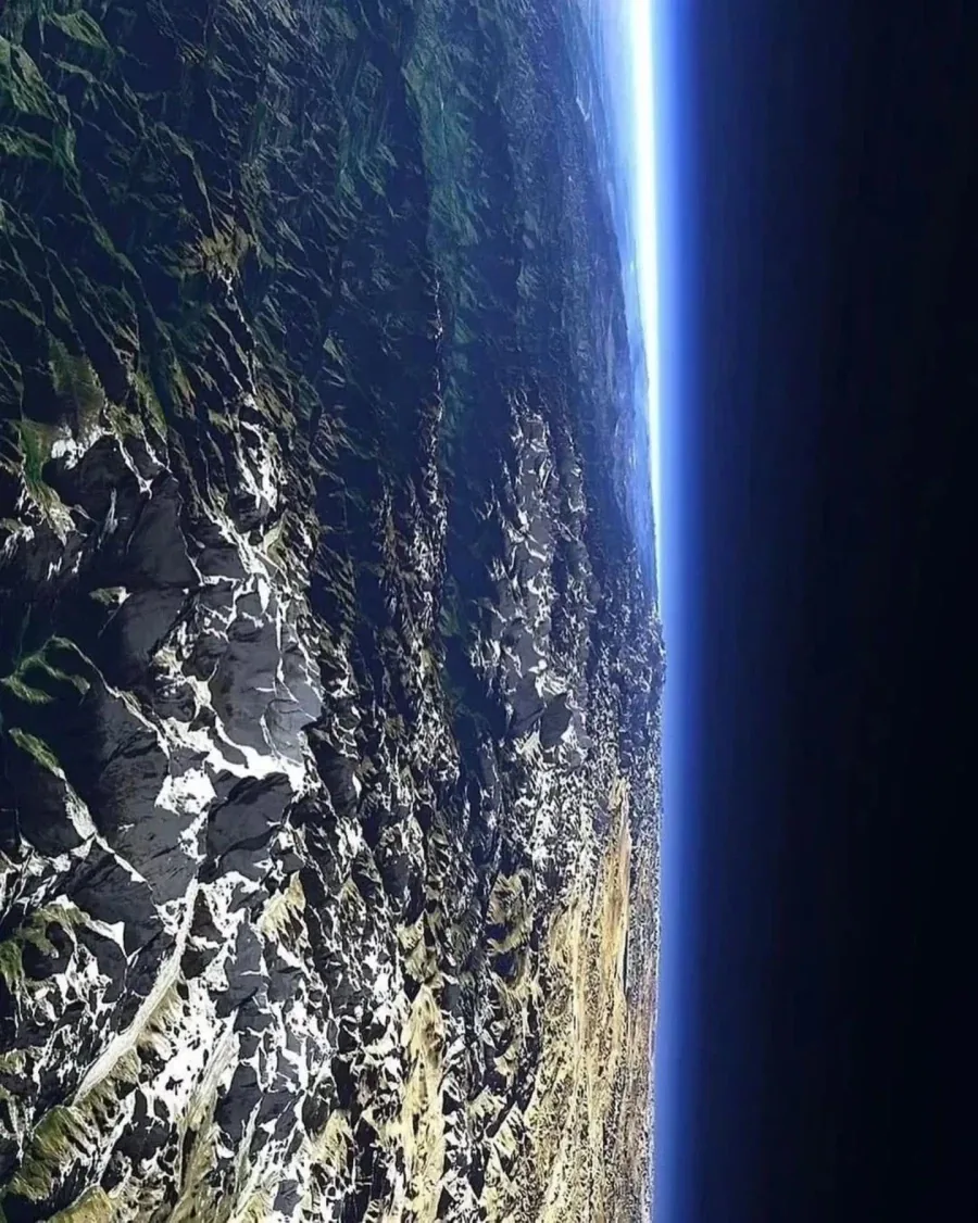 나사에서 공개한 우주에서 본 에베레스트_3.webp