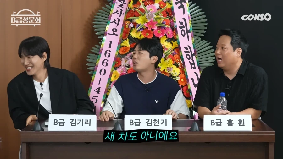 밥 얻어먹고 다니면서 벤츠샀는데 아무도 뭐라안함.._14.webp