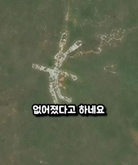 구글 어스에 찍힌 거대 인형 토끼.jpg_13.webp