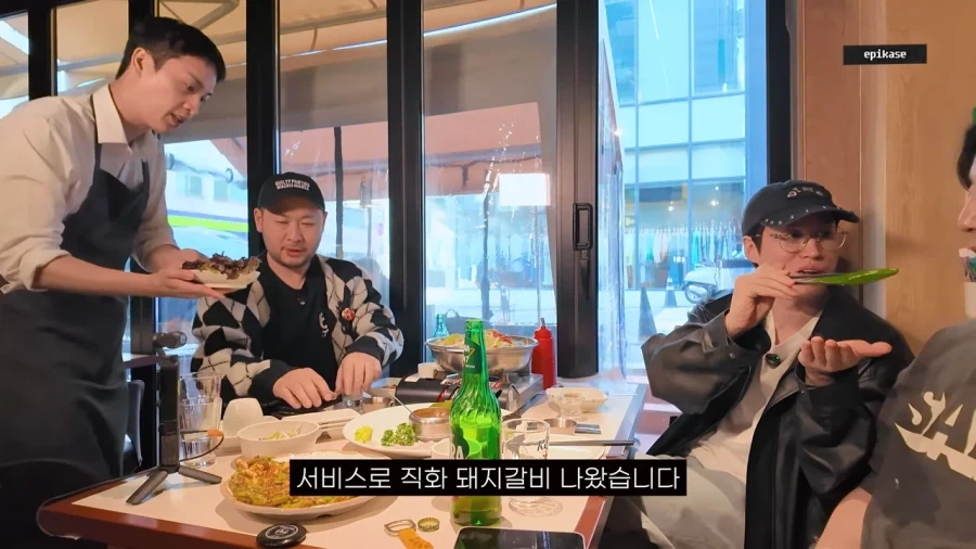투컷 : 사장님들 연예인은 서비스 주지 마세요_4.webp