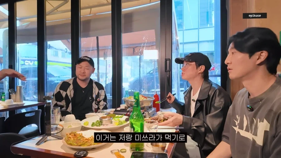 투컷 : 사장님들 연예인은 서비스 주지 마세요_11.webp