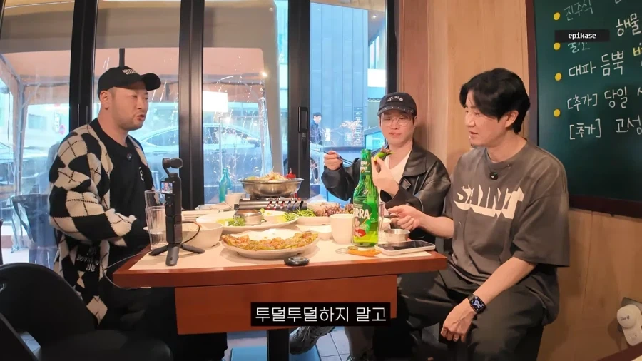 투컷 : 사장님들 연예인은 서비스 주지 마세요_18.webp