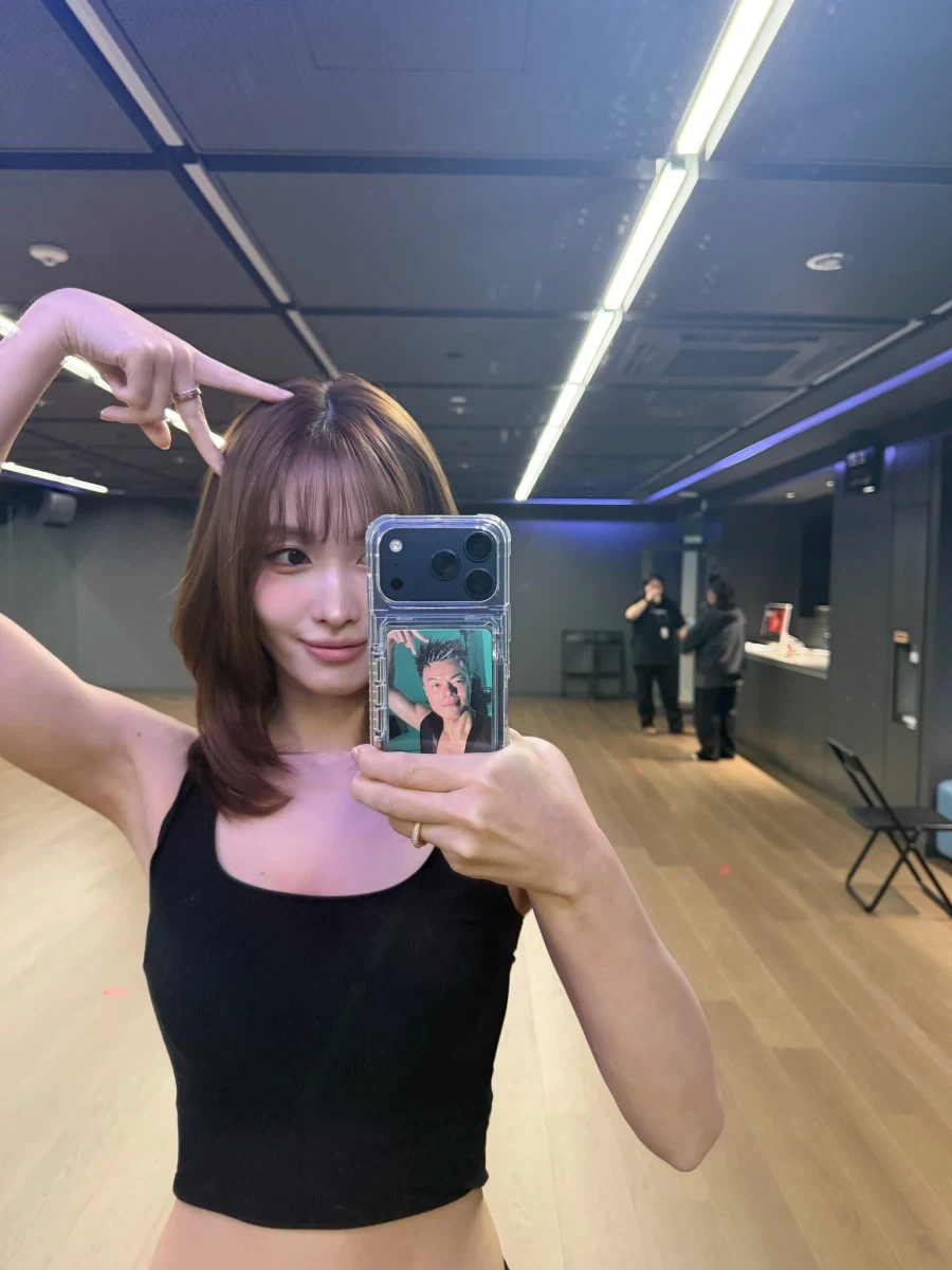 트와이스 모모 폰케이스_1.webp
