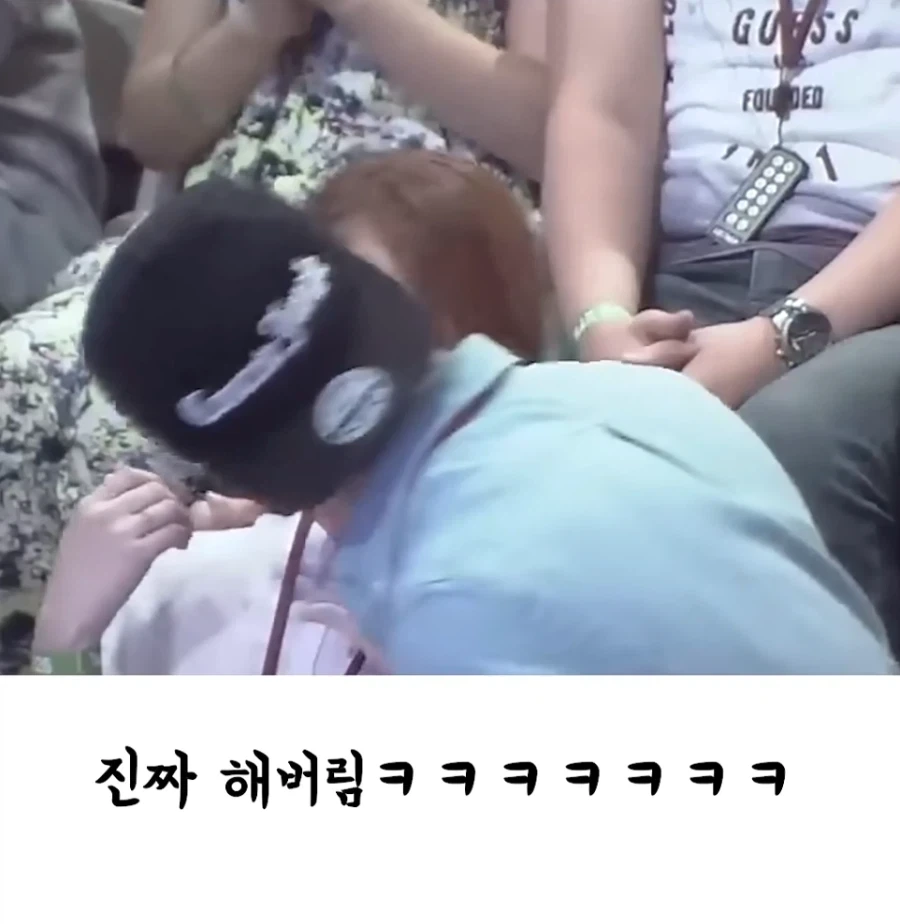코미디 방청객 키스타임에 키스했던 남사친 여사친의 최후.jpg_9.webp