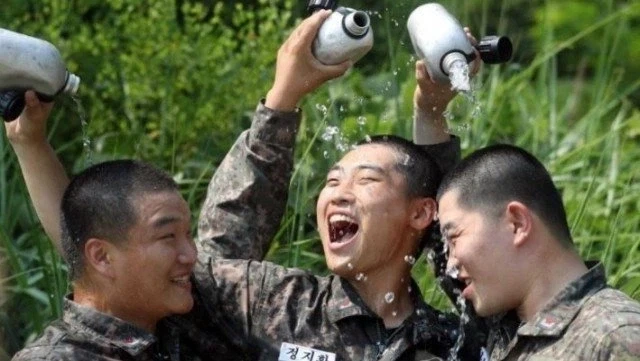 보급된지 아무도 모르는 군대 새 수통.jpg_2.webp