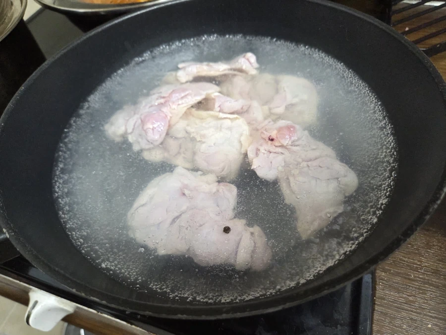 야식으로 꼬꼬면 끓였어_1.webp