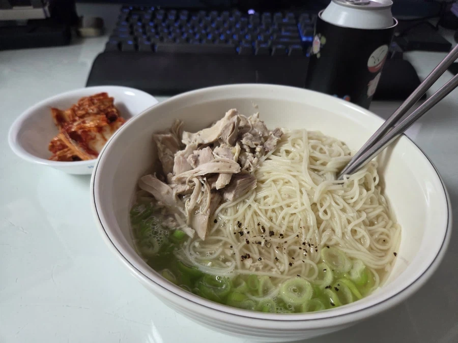 야식으로 꼬꼬면 끓였어_3.webp