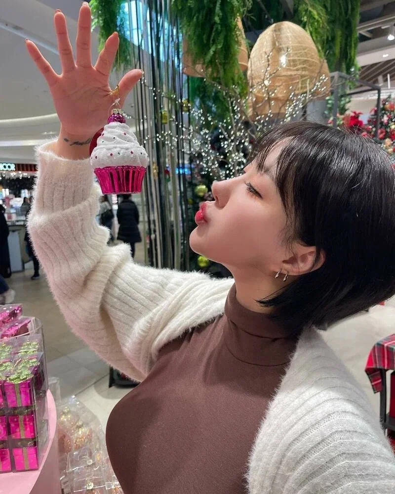 호불호 갈리는 숏컷 눈나.jpg_3.webp