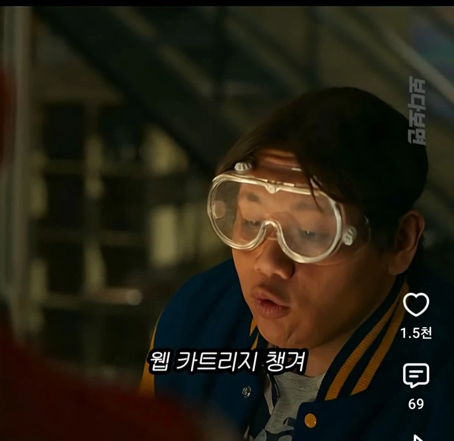 MCU) 생체 거미줄에 놀라는 스파이더맨들_1.webp