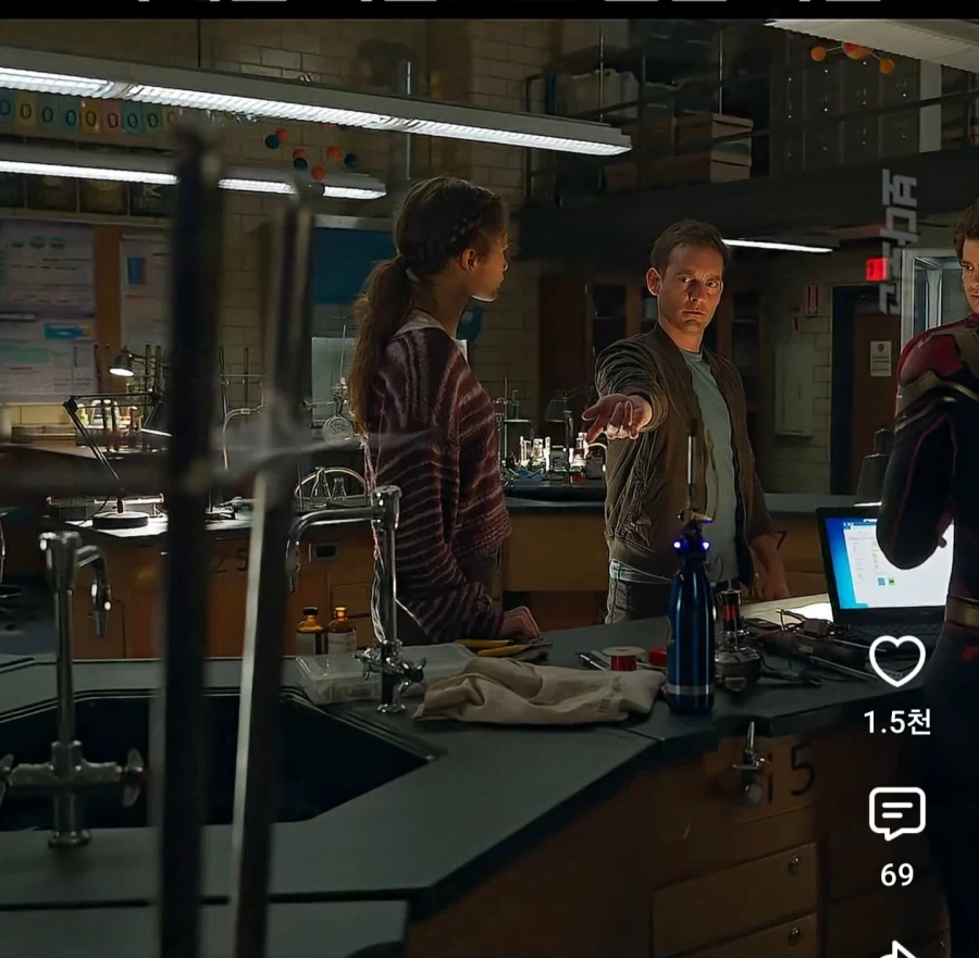 MCU) 생체 거미줄에 놀라는 스파이더맨들_6.webp