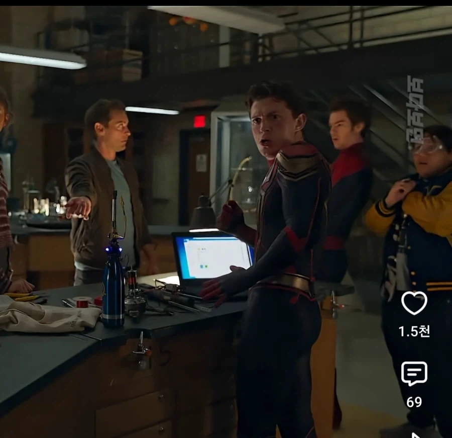 MCU) 생체 거미줄에 놀라는 스파이더맨들_7.webp