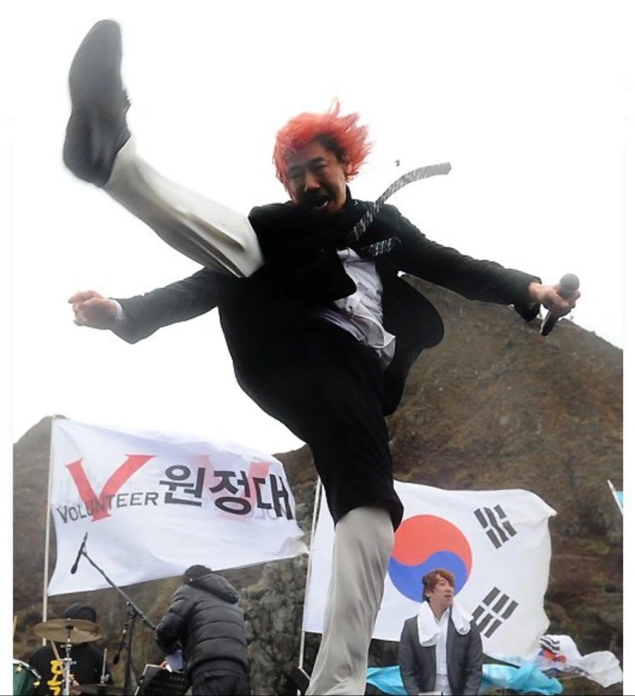한국 히어로의 상징은 빨간머리잖아?_2.webp
