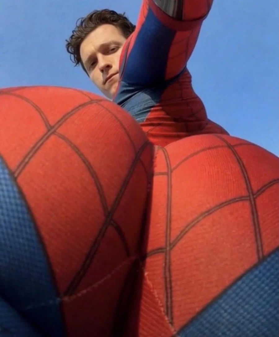 MCU) 이게 바로 퀸즈의 엉덩이지_1.webp