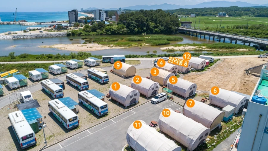 강원도에 있는 폐기 버스로 만든 숙박단지._1.webp