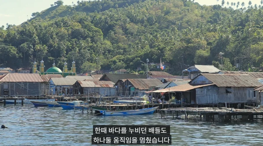 인도네시아 작은 섬나라의 어린이도 못참는_1.webp