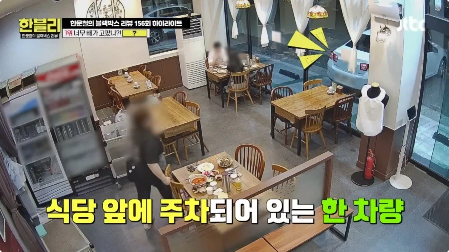 후진 하다가 식당 창문 박은 운전자.jpg_2.webp