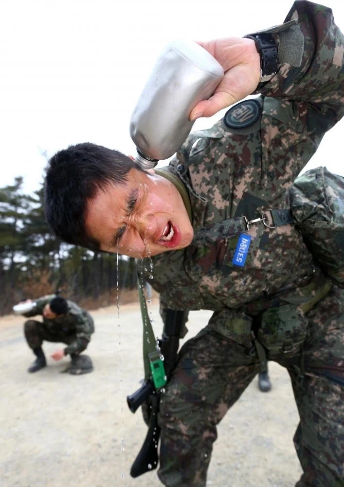 특별할 거란 환상이 깨지는 곳_2.webp