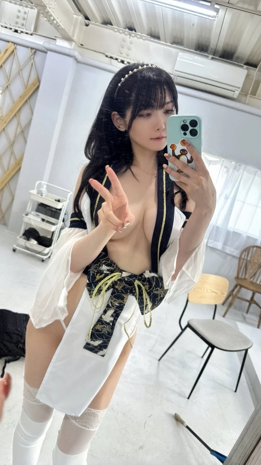 V_1.webp