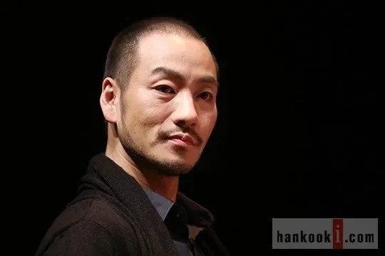 모발이식 후 초대박난 배우.jpg_1.webp