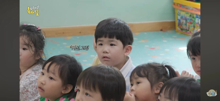 태어나서 첫 아이돌 직관하는 애기들_3.webp