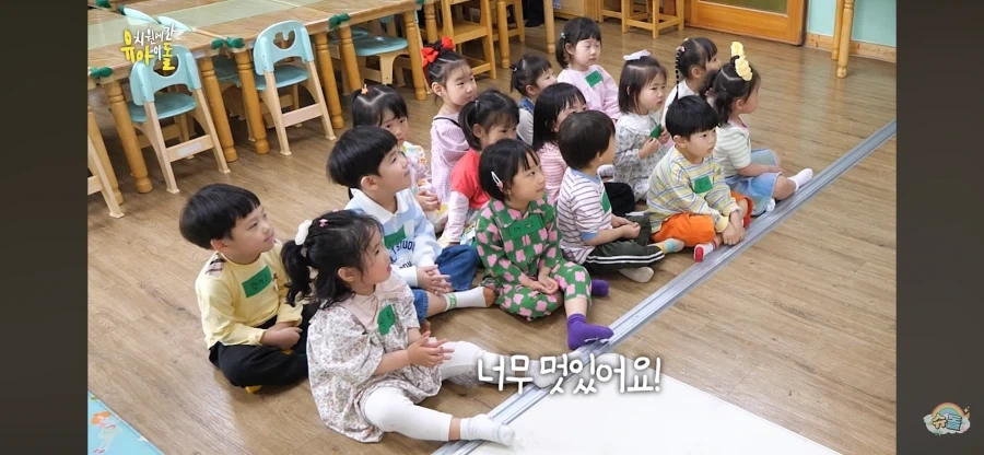 태어나서 첫 아이돌 직관하는 애기들_6.webp