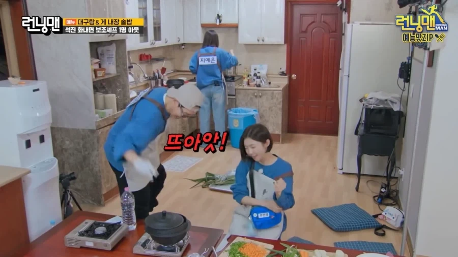 촬영하다가 손 덴 지석진ㅠㅜ_1.webp