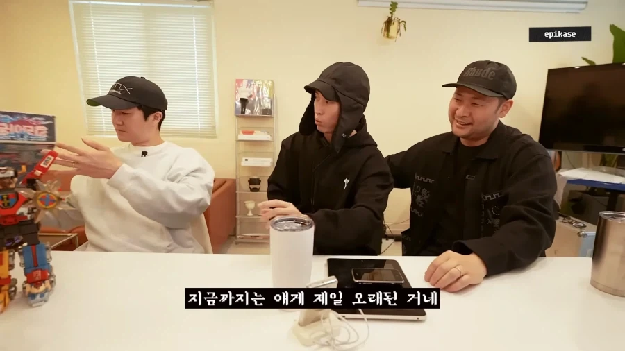 집에 오래된 게 많은 디제이 투컷_1.webp