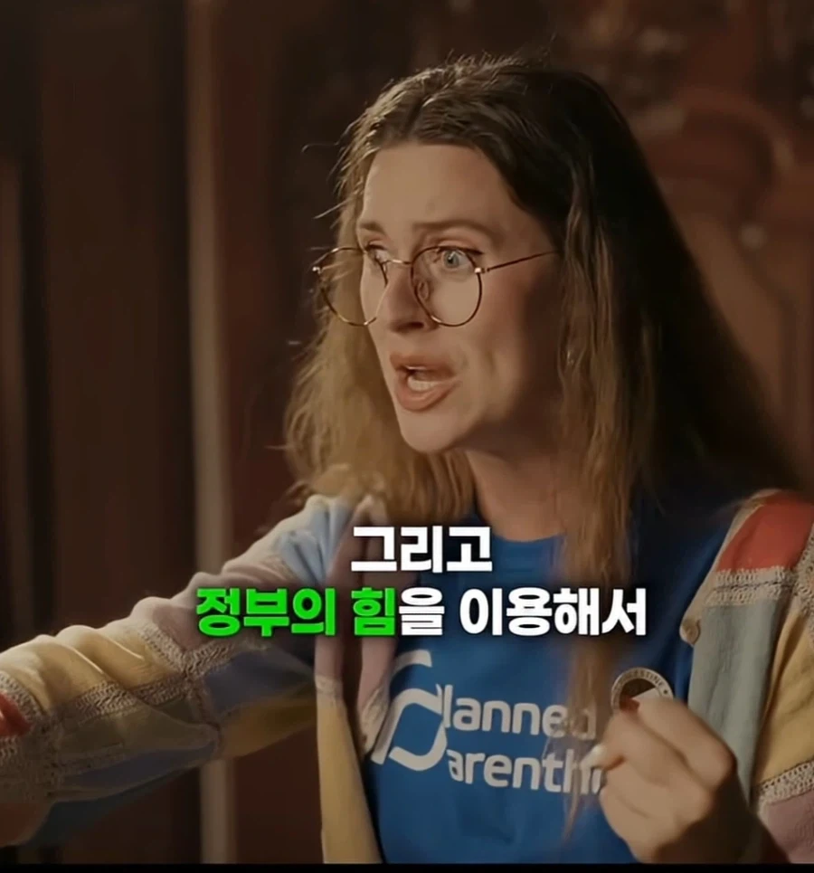 히틀러를 죽이러 온 시간여행자_4.webp