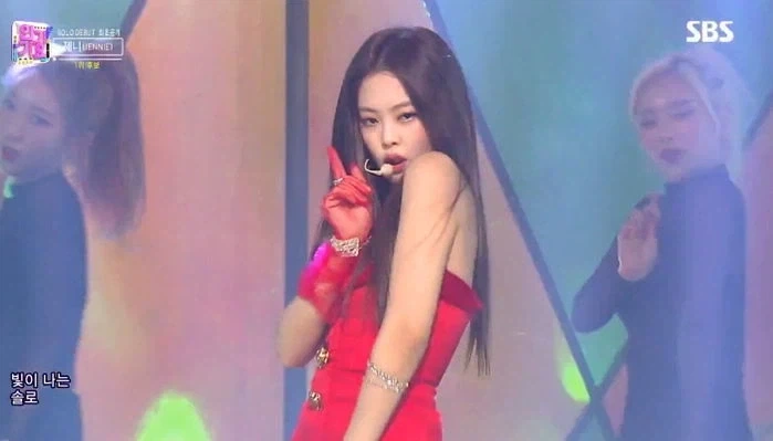 님들앜ㅋㅋㅋㅋㅋ 블랙핑크 제니가 화장실 청소를 뭘로 하는지 아세옄ㅋㅋㅋㅋ_1.webp