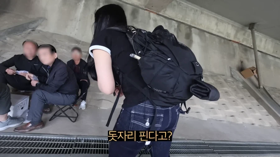 피크닉 나가서 닭 뜯는 유튜버.jpg_7.webp