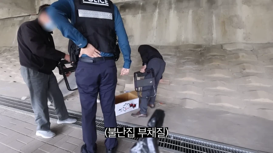 피크닉 나가서 닭 뜯는 유튜버.jpg_18.webp