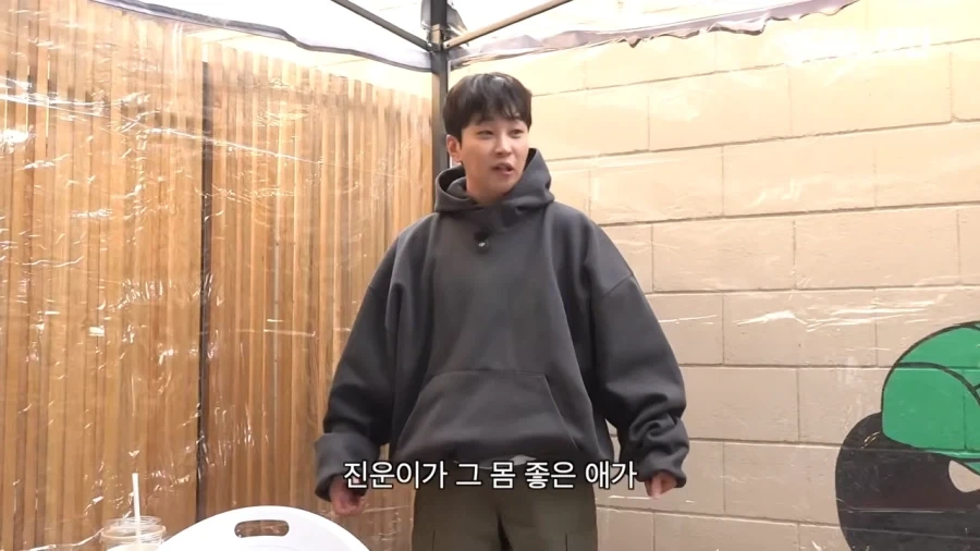 딘딘 몸보신 시켜주려고 찾아온 친구들_21.webp