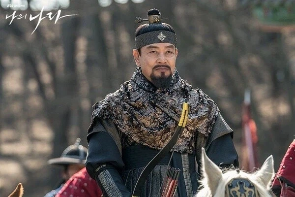 왕국이 위기에 처할 때 나타난 용사(SSR)_1.webp