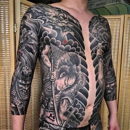 사람들이 문신에 대해 편견을 갖지 않았으면 좋겠어요_1.webp