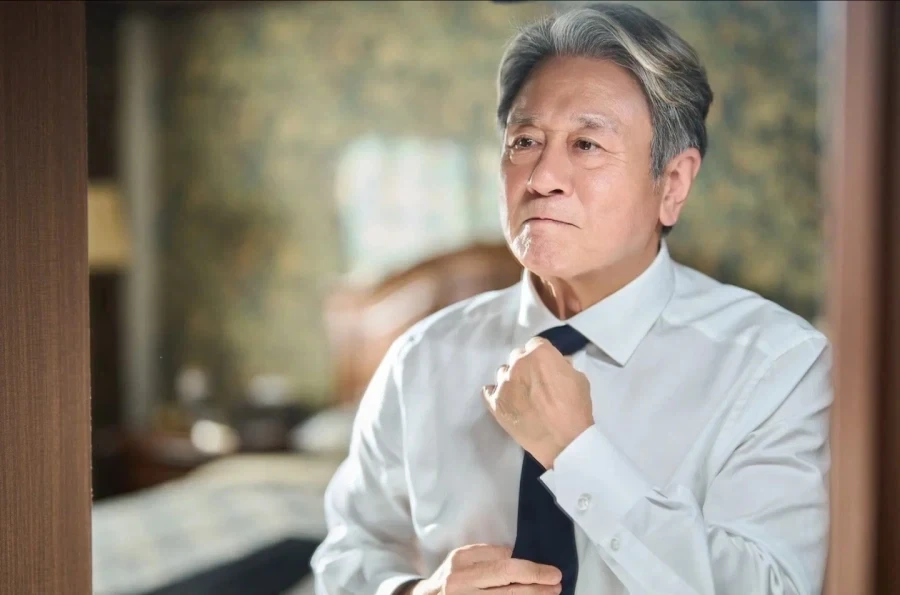 한국에서 리메이크 한 영화 인턴 최민식 스틸컷_1.webp