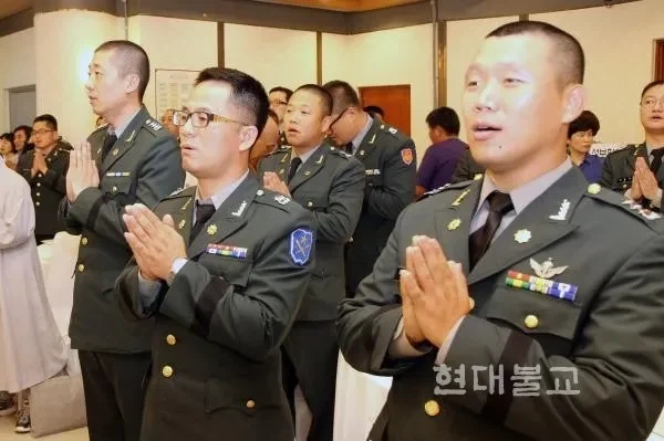 정말로 군캉스였던 분들_3.webp