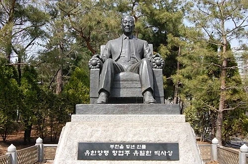 한국에서 아마도 유일하게 3대째 유복과 존경을 받을거라 생각되는 집안_1.webp