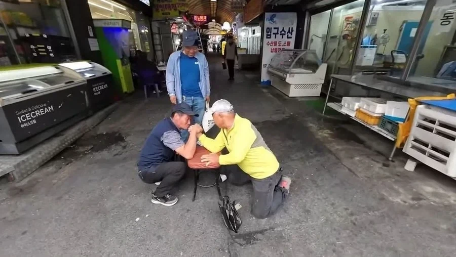 한국인도 보기 힘든 싸움을 본 외국인_3.webp