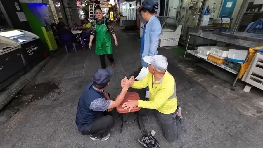 한국인도 보기 힘든 싸움을 본 외국인_4.webp