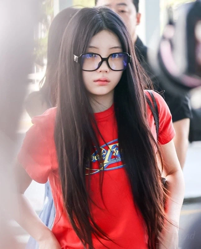 더 예뻐졌지만 전보다는 실망스러운 아일릿 원희의 공항패션.jpg_2.webp