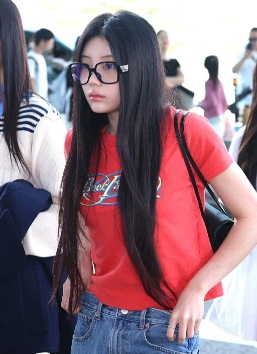 더 예뻐졌지만 전보다는 실망스러운 아일릿 원희의 공항패션.jpg_3.webp