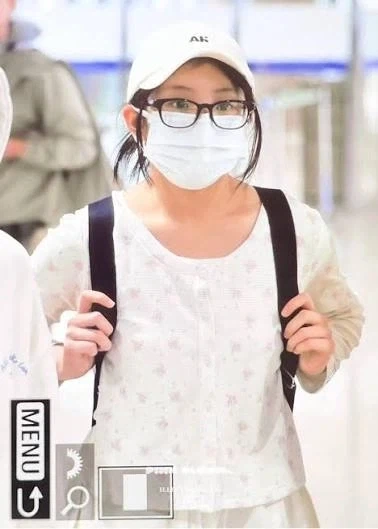 더 예뻐졌지만 전보다는 실망스러운 아일릿 원희의 공항패션.jpg_4.webp