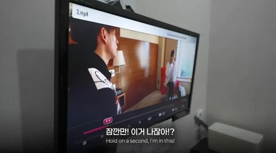 의사가 내 ㅅㅅ 비디오를 갖고있어요!_4.webp