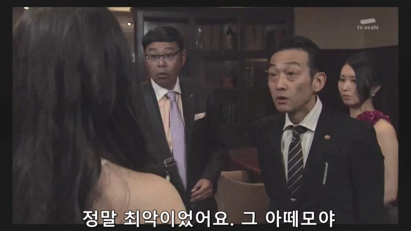 단골손님때문에 짜증이 나있던 캬바쿠라와 직원들_1.webp
