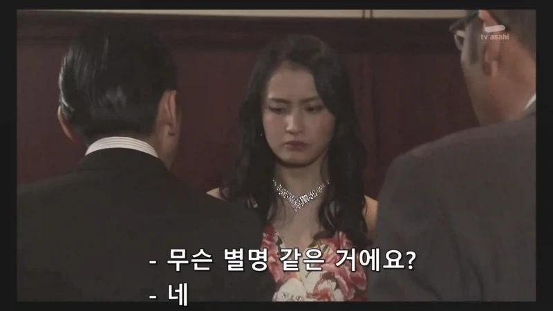 단골손님때문에 짜증이 나있던 캬바쿠라와 직원들_2.webp
