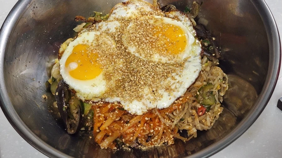 어릴때 비빔밥 먹으면 매번 이해가 안갔던 점_1.webp