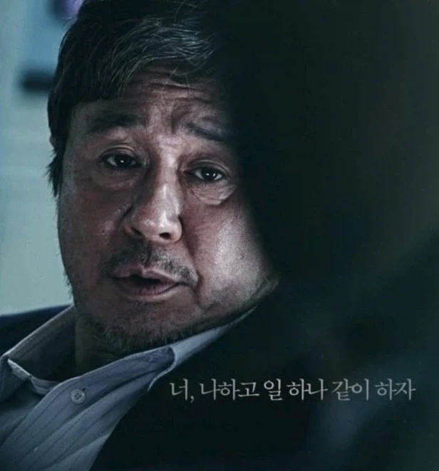 길거리 여성한테 집적대며 인스타 물어보는 아저씨.jpg_2.webp