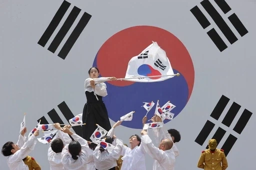 친일파가 2026년 광복절에 살아남을 수 있는 방법_1.webp